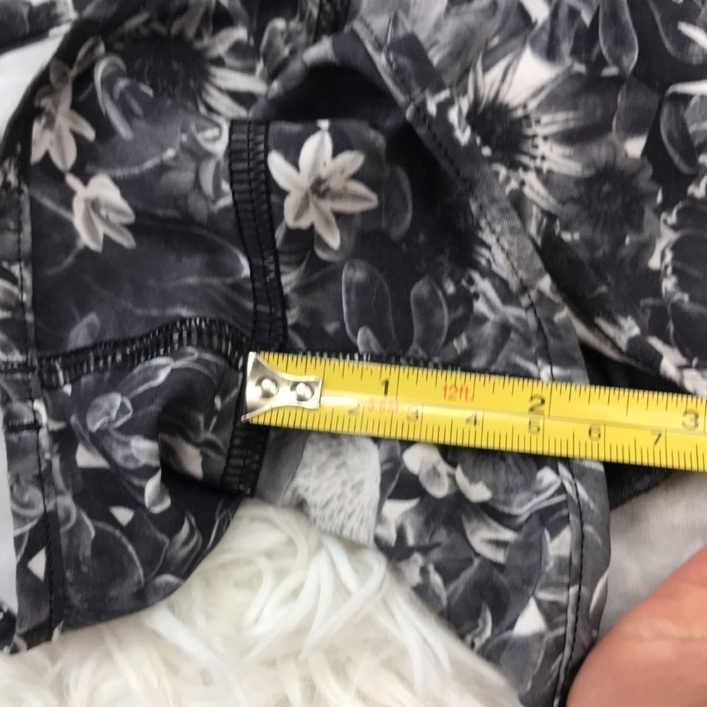 Lululemon Hotty Hot Short Flowabunga Black Angel - Picture 4 of 10